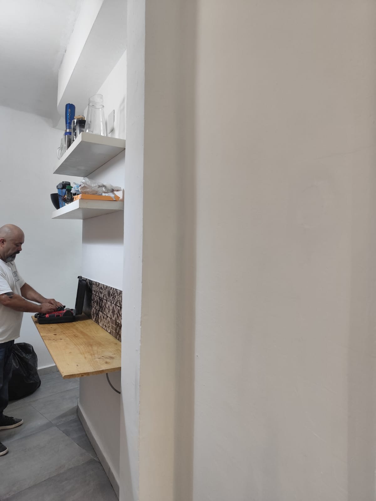 Equipo de VOKTERA realizando pequeñas reparaciones del hogar en el Sur de Madrid